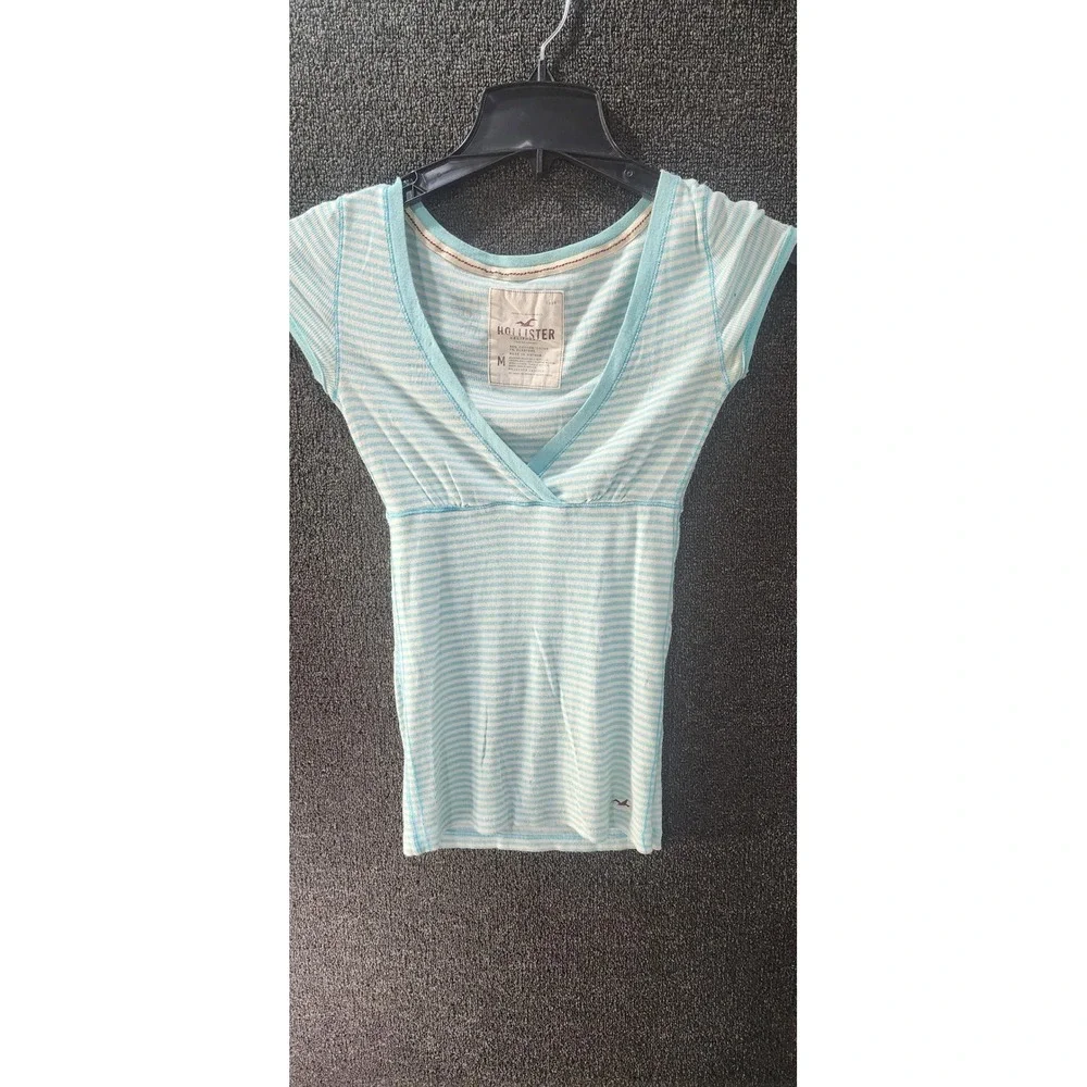 Vintage Y2KHollister Blue White Striped Ribbed V-Neck Short Sleeve Top Size M - Picture 1 of 6